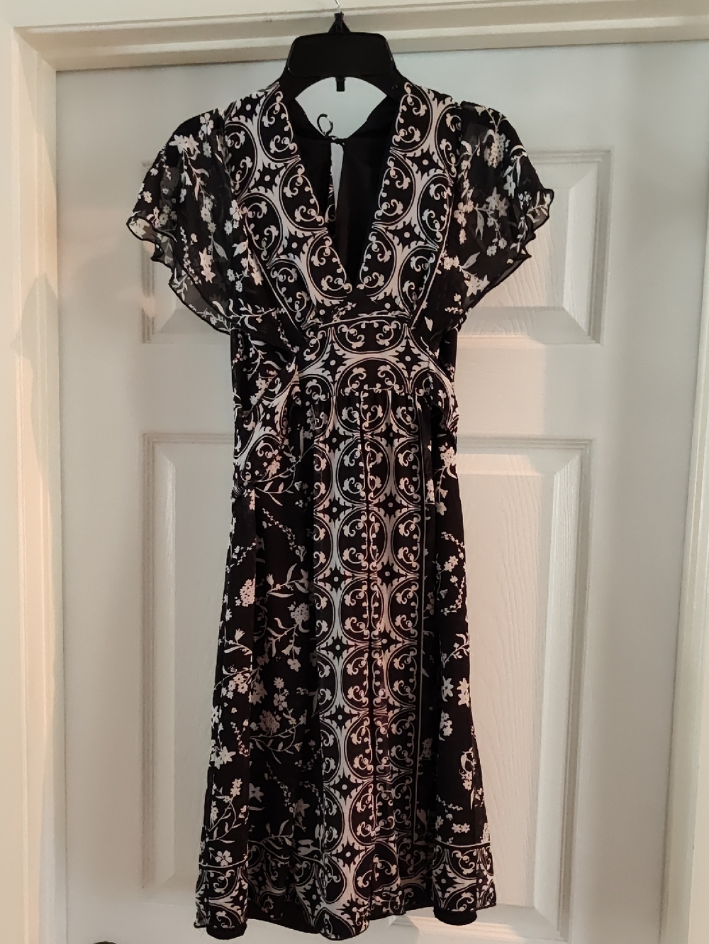 WHBM Black and White Floral V-Neck Midi Dress size 0